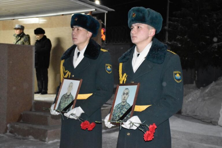 В ПЕТРОПАВЛОВСКЕ ПОЧТИЛИ ПАМЯТЬ СОЛДАТ ПОГИБШИХ ВО ВРЕМЯ ЯНВАРСКИХ СОБЫТИЙ