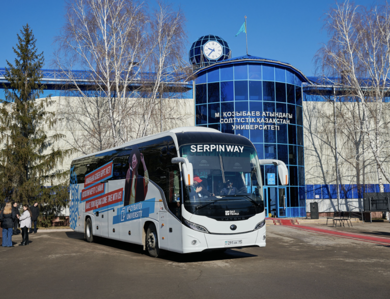 Брендированный автобус Kozybayev University отправляется в профориентационный тур по южным регионам страны