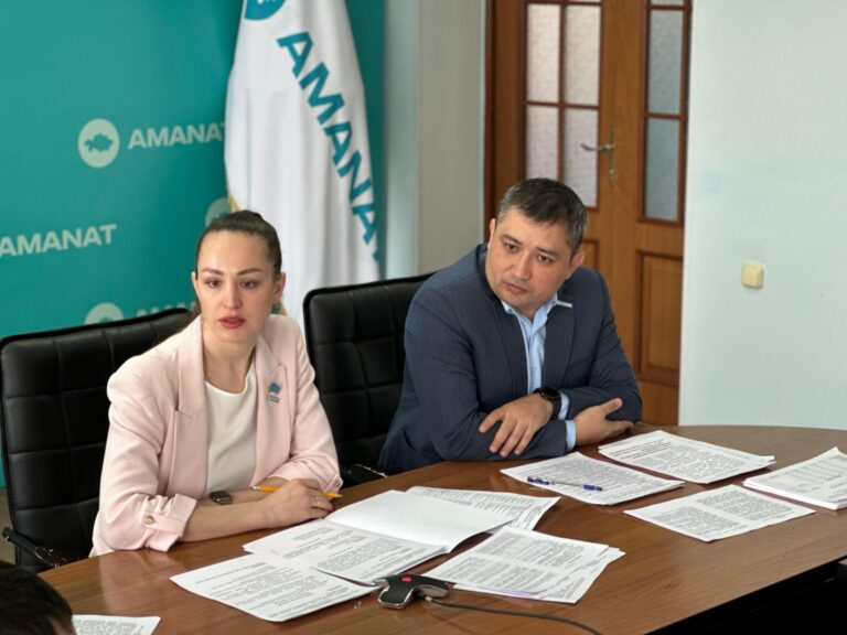 В Петропавловске депутаты «AMANAT» разбирались в проблемных моментах медицинских услуг предоставляемых в рамках ОСМС 